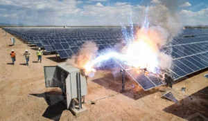 عکس خطر فلاش قوس الکتریکی در نیروگاه pv